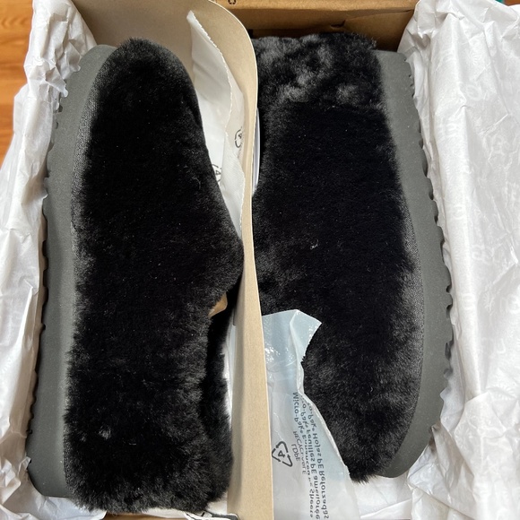 Ugg Classic Cozy Bootie- Women Size 8 - Picture 1 of 10